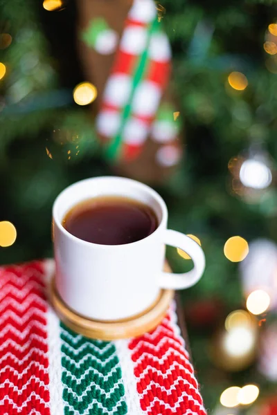 Vertical Closeup Shot Cup Hot Chocolate Christmas Tree — Stockfoto