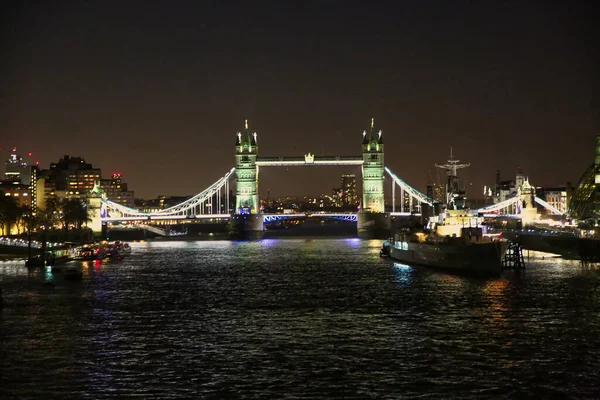 Londres Iluminado Por Noche Reflejándose Agua — Foto de Stock