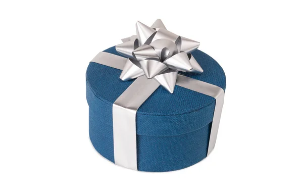 Detailní Záběr Modré Kulaté Dárkové Krabice Pokryté Stříbrnou Mašlí Izolované — Stock fotografie