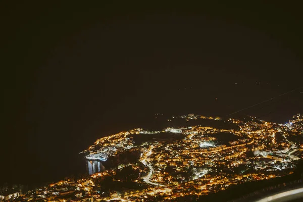 夜间照明城市的鸟瞰图 — 图库照片