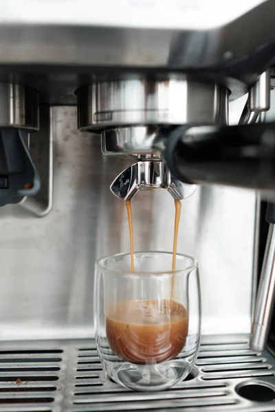 Egy Gyönyörű Kávégép Ami Kávét Főz — Stock Fotó