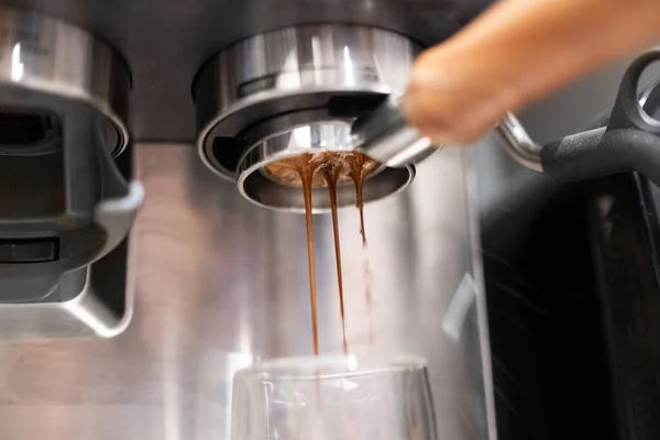 Ein Schöner Schuss Espressomaschine Die Einen Kaffee Zubereitet — Stockfoto