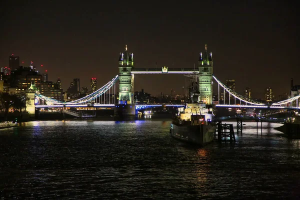 Londres Iluminado Por Noche Reflejándose Agua —  Fotos de Stock
