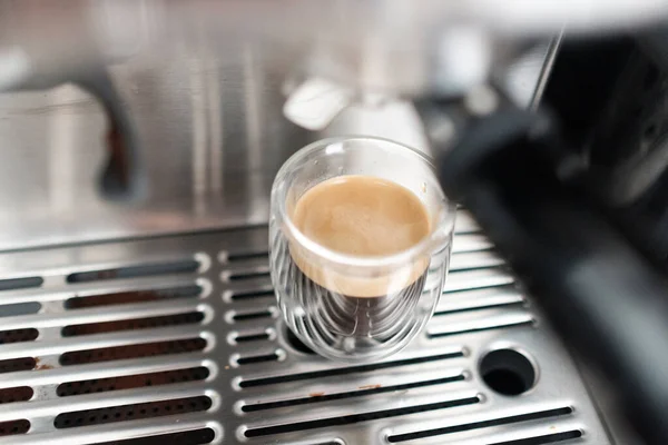 Krásný Záběr Kávy Kávovarem Espresso — Stock fotografie