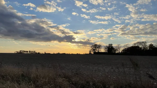 Beautiful Cloudscape Field Countryside Landscape — Stockfoto