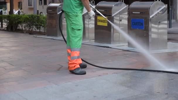 Footage Worker Washing Asphalt — Stock Video