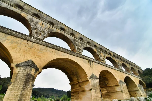 Fransa Nın Kasvetli Bir Gününde Vers Pont Gard Kentindeki Tarihi — Stok fotoğraf