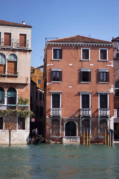Canais Através Dos Edifícios Veneza Itália — Fotografia de Stock