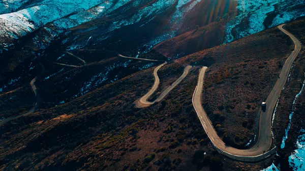 Una Hermosa Vista Paisaje Montañoso Con Picos Cubiertos Nieve —  Fotos de Stock