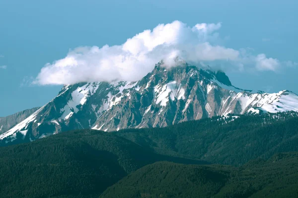 Hipnotyzujący Widok Pięknych Gór Pokrytych Śniegiem — Zdjęcie stockowe