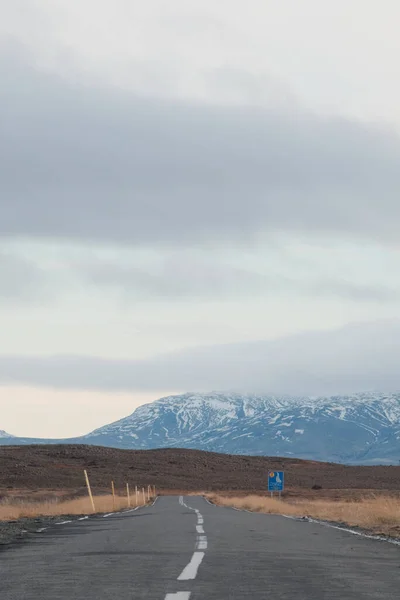 Long Asphalt Leading Vast Landscape Iceland — Stok fotoğraf