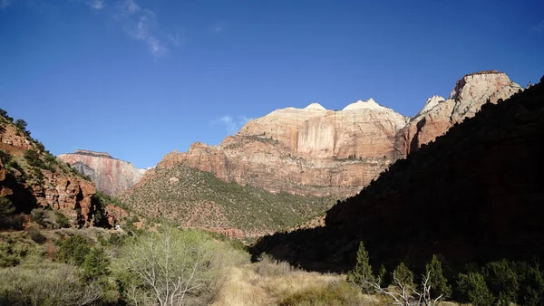 Penhascos Vermelhos Íngremes Parque Nacional Zion — Fotografia de Stock