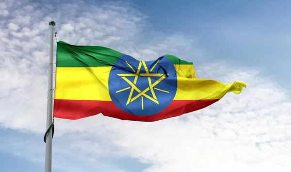 Uma Bandeira Etíope Acenando Poste Céu Azul — Fotografia de Stock