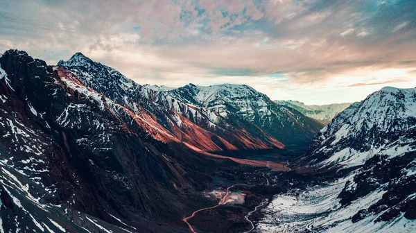 Beautiful View Mountainous Landscape Peaks Covered Snow — Stockfoto