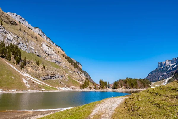 Widok Jeziora Seealpsee Zakresie Alpstein Kantonu Appenzell Innerrhoden — Zdjęcie stockowe