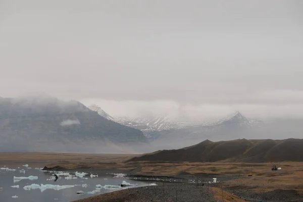 Μια Ανατριχιαστική Θέα Της Λιμνοθάλασσας Του Παγετώνα Jokulsarlon Στην Ισλανδία — Φωτογραφία Αρχείου