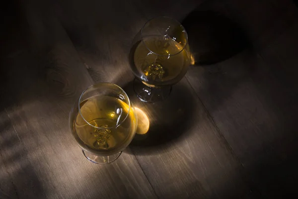 High Angle Shot Two Glasses Brandy Wooden Table — Φωτογραφία Αρχείου