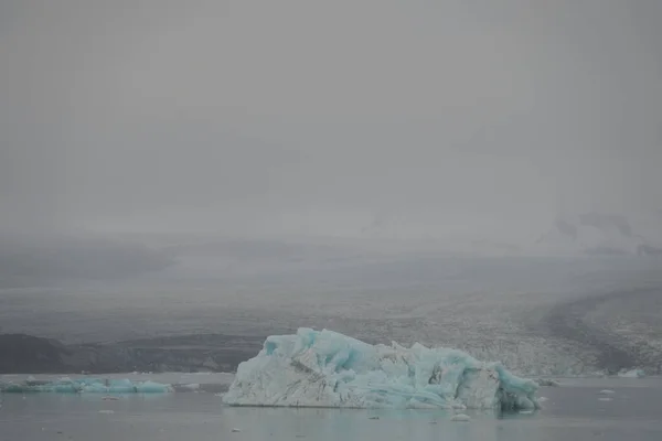 Chilling View Jokulsarlon Glacier Lagoon Iceland — Stockfoto