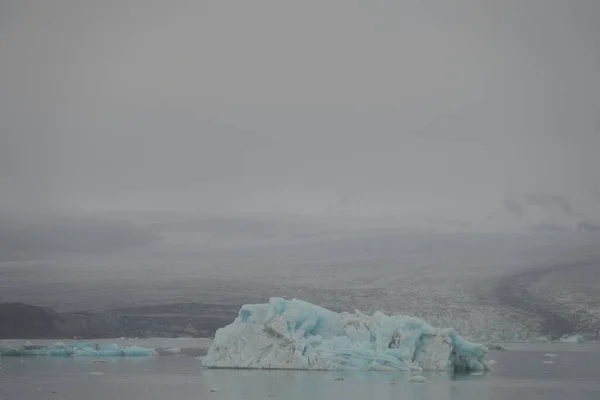 Chilling View Jokulsarlon Glacier Lagoon Iceland — стоковое фото