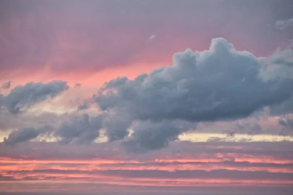 Atmospheric Colorful Sunset Clouds — Stockfoto