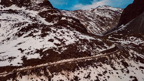 Una Hermosa Vista Paisaje Montañoso Con Picos Cubiertos Nieve — Foto de Stock
