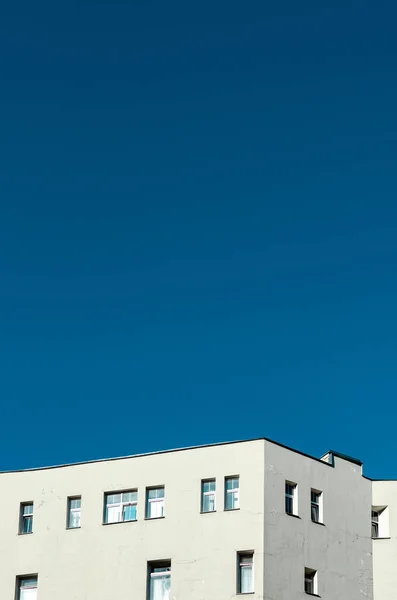 Vertical Shot Building Blue Sky Background — Stockfoto