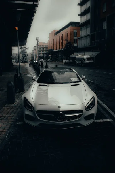 Johannesburg South Africa Lis 2021 Pionowe Ujęcie Białego Mercedesa Amg — Zdjęcie stockowe