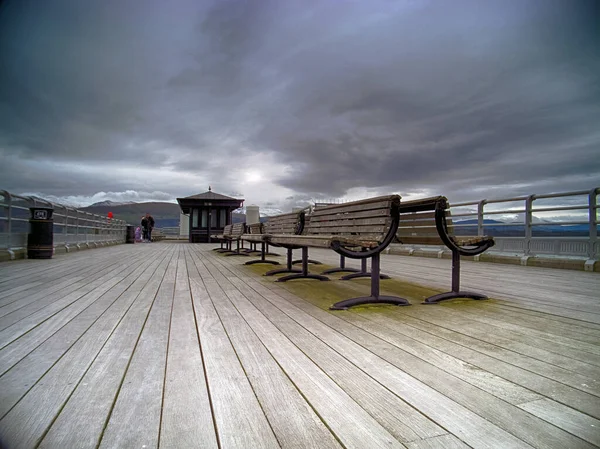 Beautiful Shot Benches Pier Cloudy Day — Fotografia de Stock