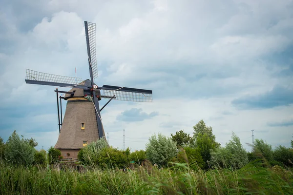 Die Kinderdiijk Windmühle Vor Bewölktem Himmel Den Niederlanden — Stockfoto