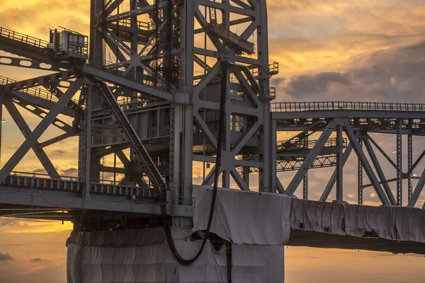 Metallic Bridge Bright Sunset Background — Stockfoto