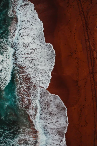 Повітряний Знімок Морських Хвиль Оточенні Пляжу Ідеально Підходить Шпалер Фону — стокове фото