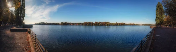 Panoramic Shot Calm Lake Blue Sky — Stockfoto