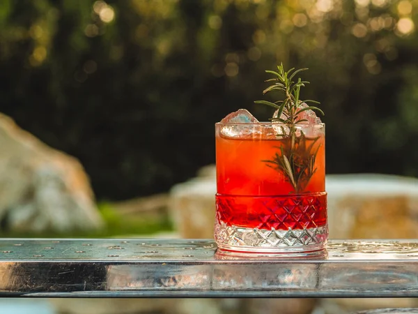 Närbild Neger Campari Aperol Tranbär Cocktail — Stockfoto
