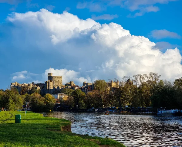 Cloudy Sky Windsor Castle Sunny Day — Stockfoto
