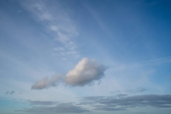 Захватывающий Снимок Облачного Неба Течение Дня — стоковое фото
