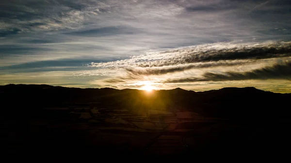 山の中の美しい夕日 — ストック写真