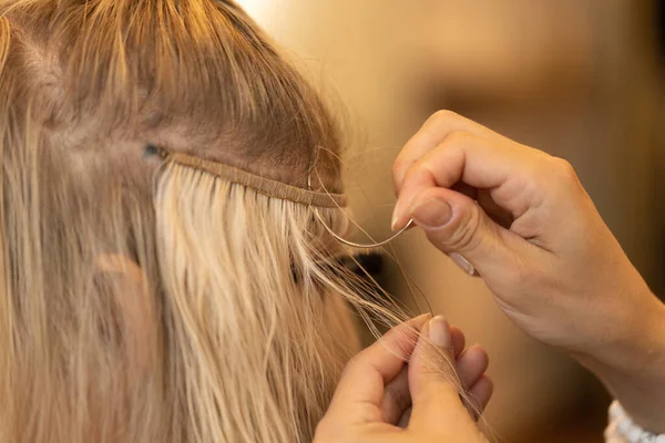 Closeup Shot Process Doing Hair Extension — Stockfoto