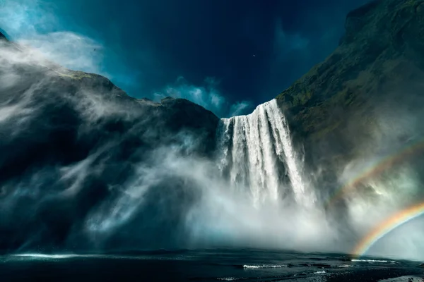 Low Angle Shot Skogafoss Waterfall Iceland —  Fotos de Stock