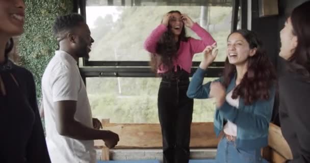 Footage Friends Having Good Time Together Cafe Dancing — Vídeo de stock