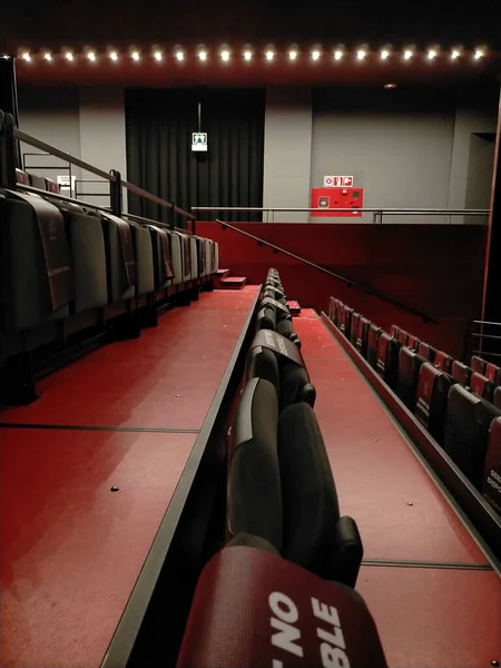 Prázdný Kino Stadion Uzavřeným Posezením — Stock fotografie