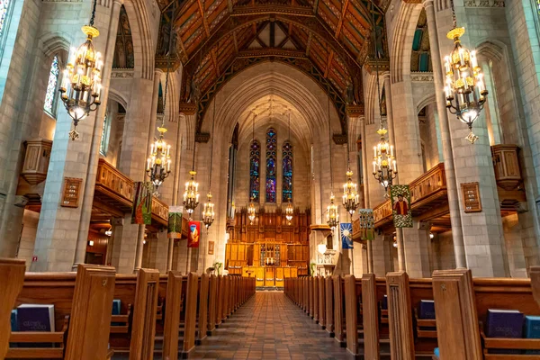 Het Interieur Van Een Onlangs Gerenoveerde Kathedraal Kerk — Stockfoto
