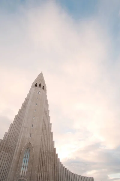 Angle Bas Célèbre Église Hallgrimskirkja Reykjavik Islande — Photo