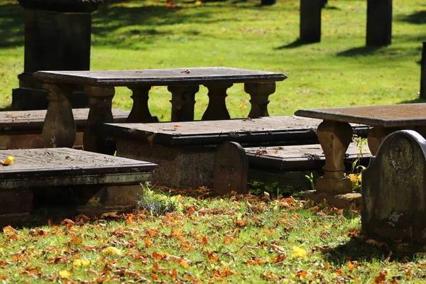 Graves Stone Tables Park — Stock Photo, Image