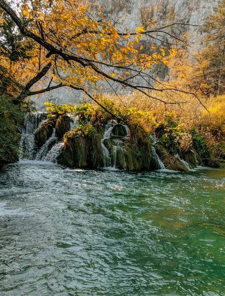 Beautiful Waterfall Green Lake Famous Plitvice Lakes National Park Croatia — Foto Stock