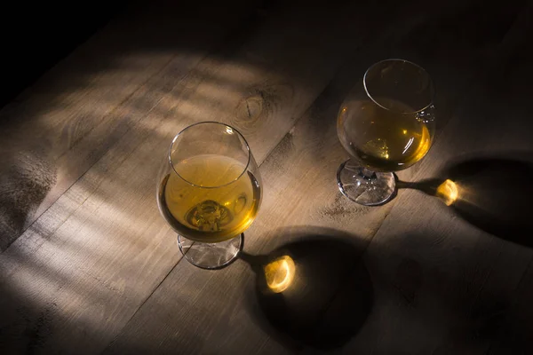 High Angle Shot Two Glasses Brandy Wooden Table — Stock Photo, Image