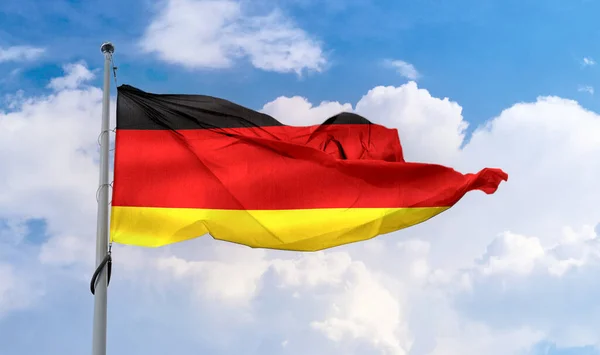 Tysk Flagga Viftar Stolpe Blå Himmel — Stockfoto