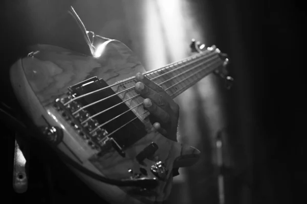 Grayscale Shot Musician Playing Electric Guitar — Foto de Stock