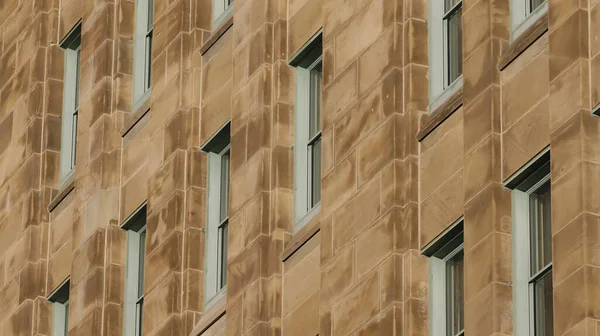 Brown Building Narrow Rectangular Windows Background Modern Building — Stock Photo, Image