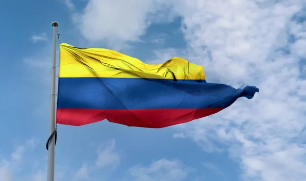 Una Bandera Colombiana Ondeando Poste Cielo Azul —  Fotos de Stock