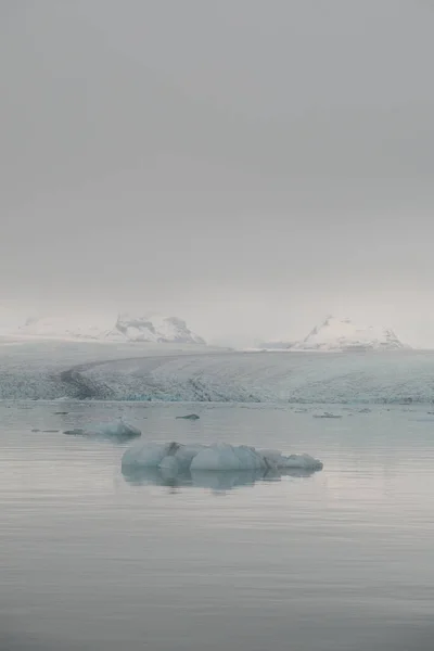 Chilling View Jokulsarlon Glacier Lagoon Iceland — Stockfoto